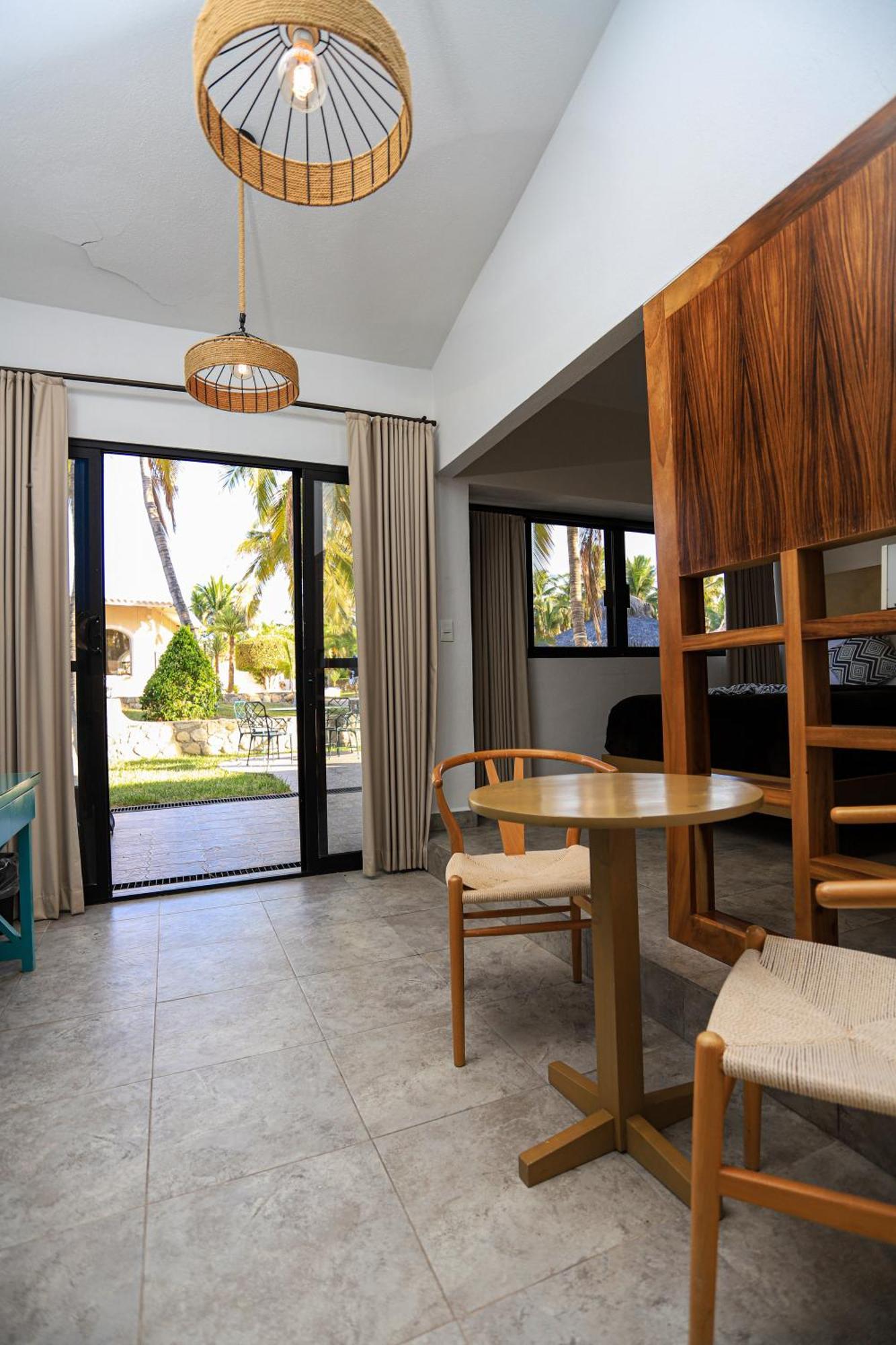 Buena Vista Oceanfront & Hot Springs Resort Buenavista  エクステリア 写真