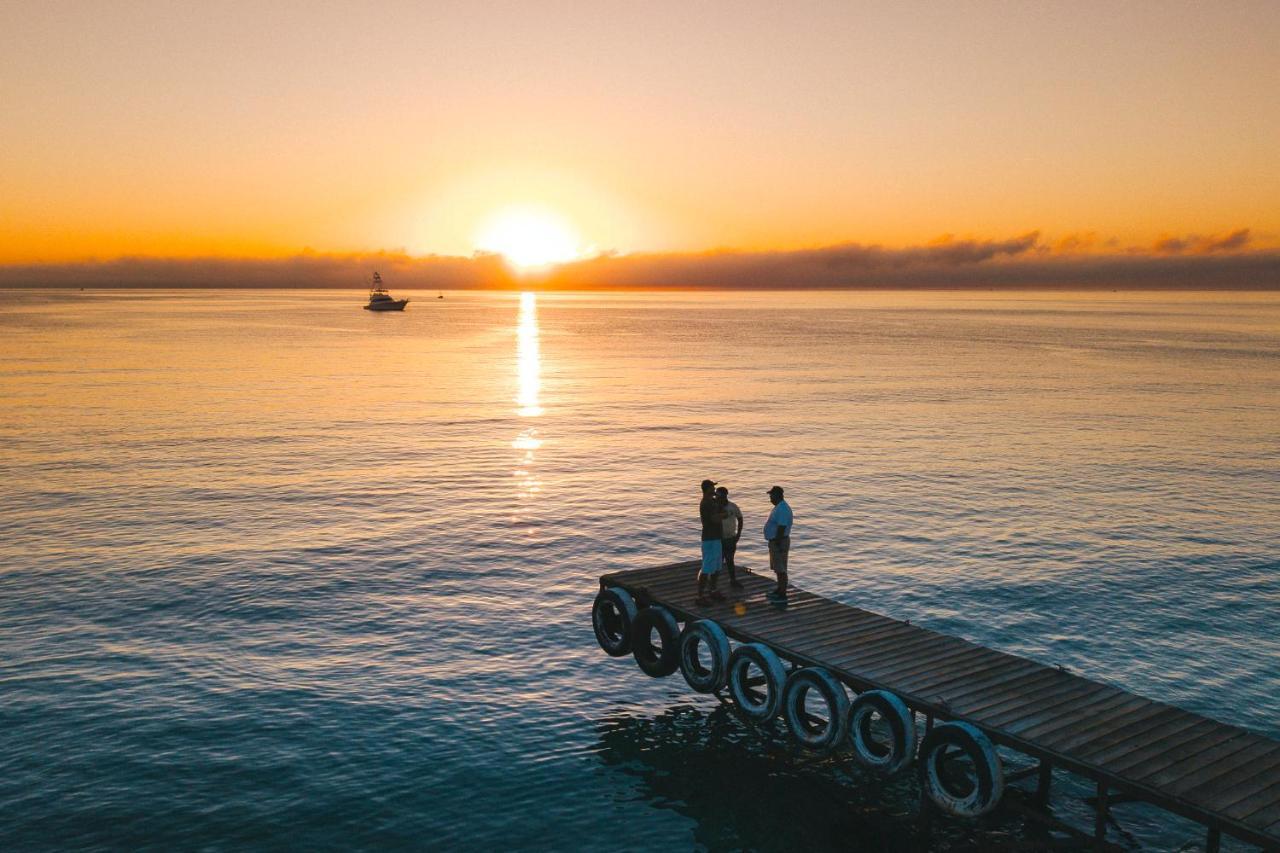 Buena Vista Oceanfront & Hot Springs Resort Buenavista  エクステリア 写真
